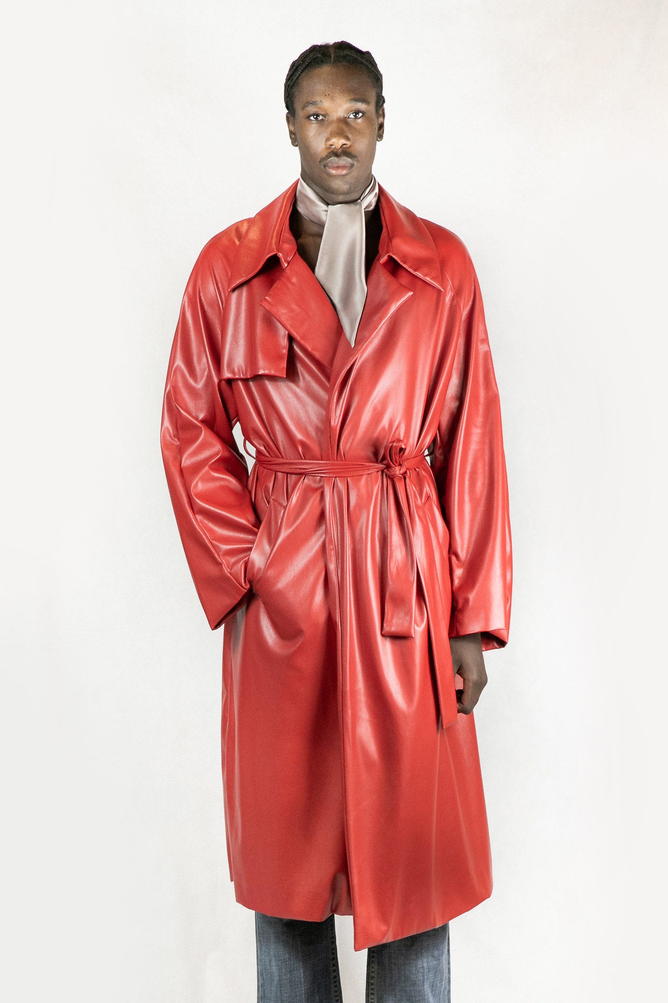Trench coat di ecopelle bold red