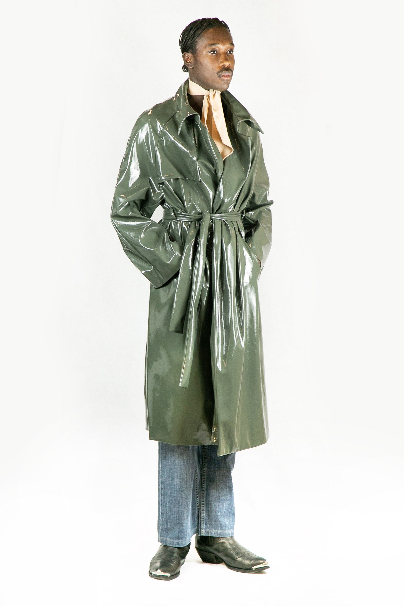 Trench coat in vinile verde malta